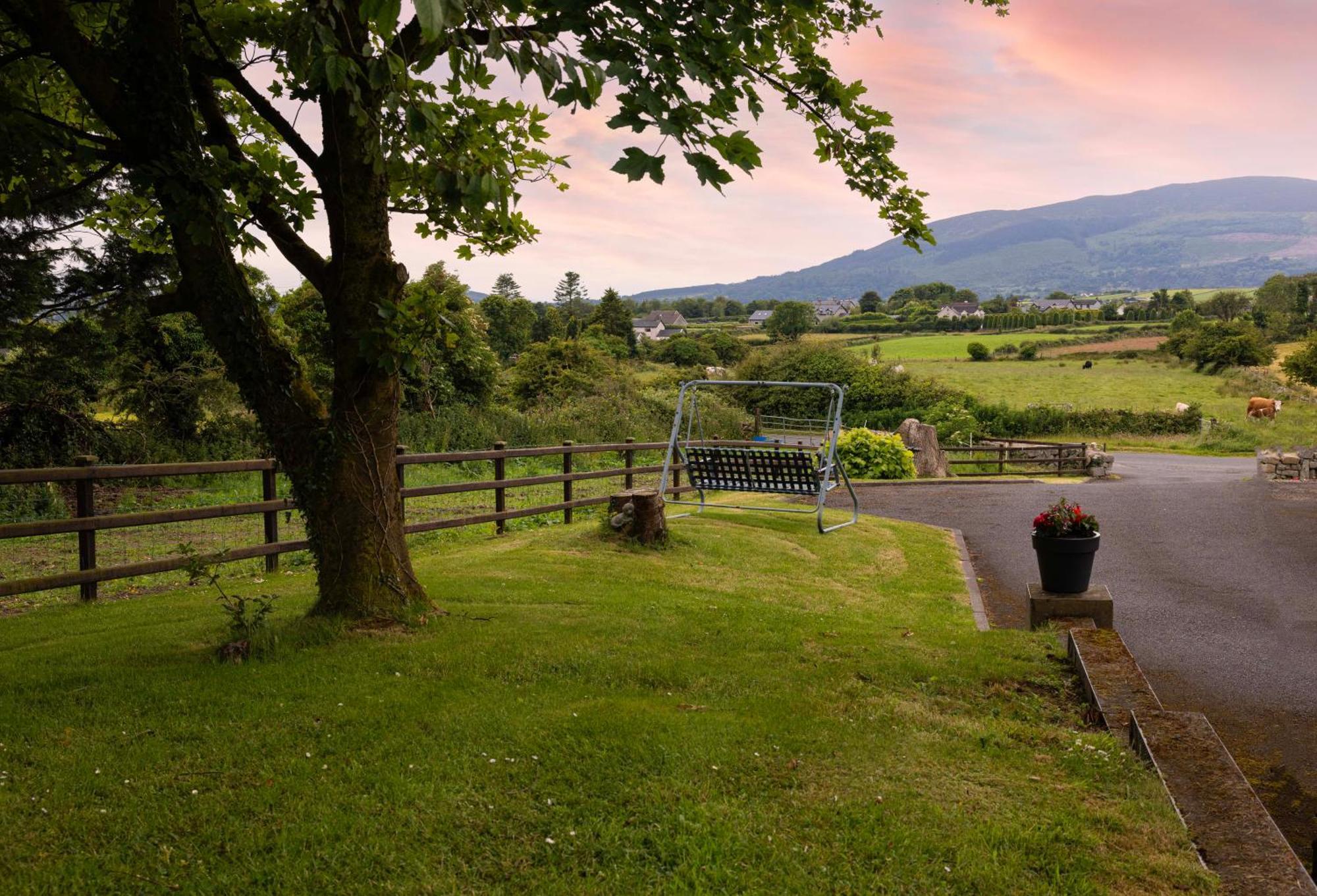 Mountain Nest At The Foot Of Slieve Gullion Cloghoge Exterior foto